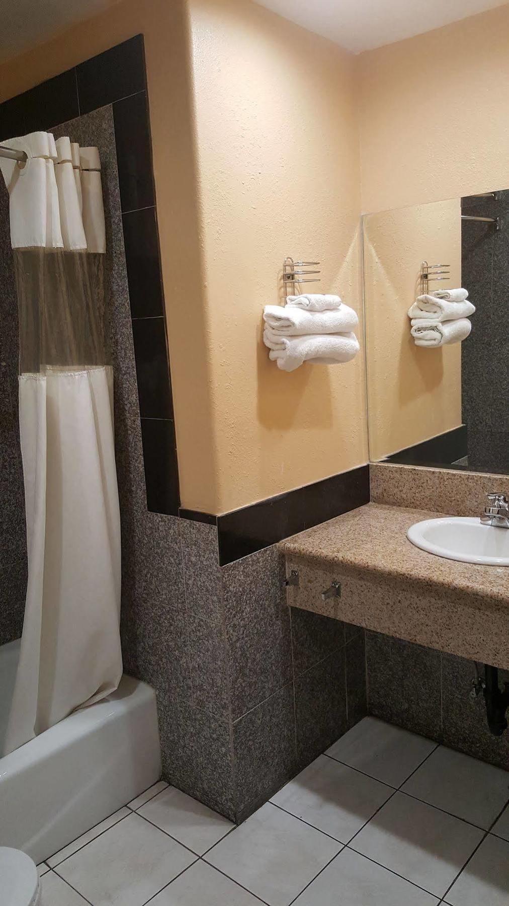 Central Inn Motel 2*