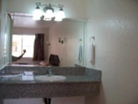 Central Inn Motel 2*