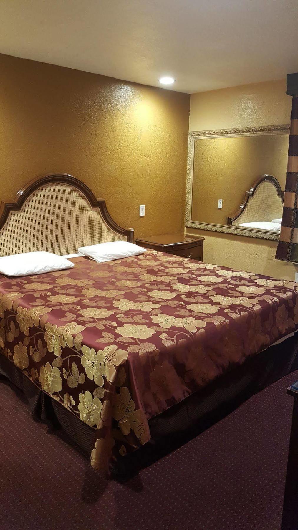 Central Inn Motel 2*